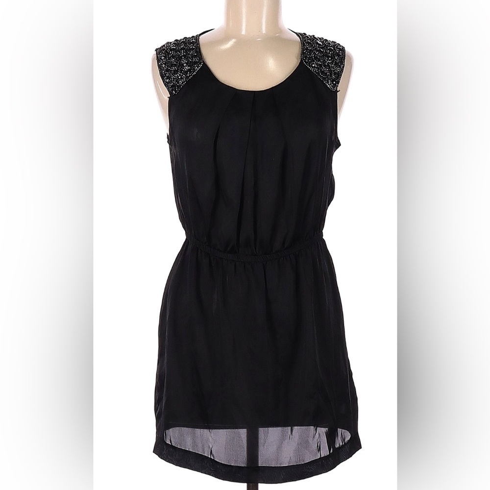FOREVER 21 - sleeveless black scoop neckline mini silhouette with pleats dress